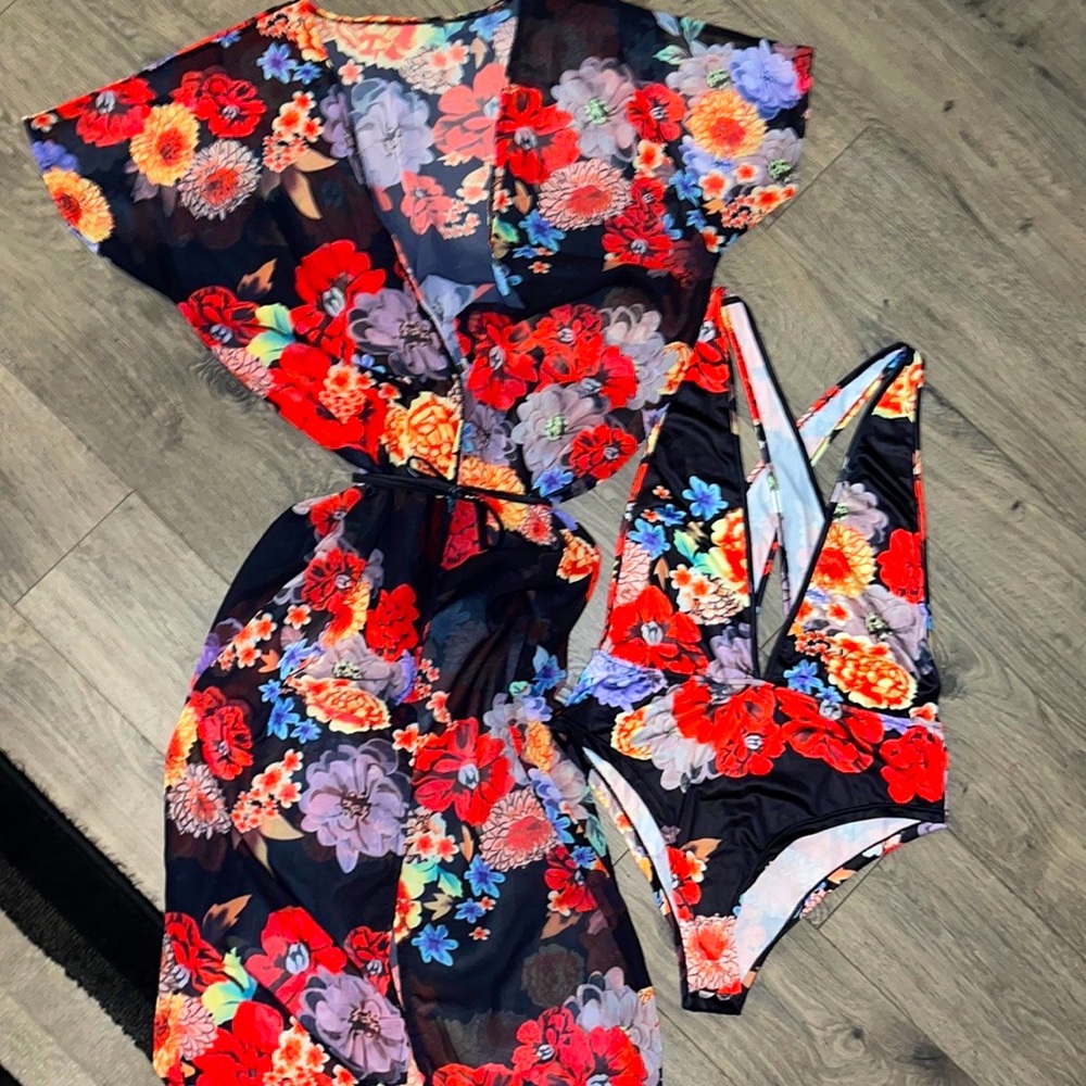 NWOT Lingerie with Robe Set 🌺🌼 - Picture 1 of 2